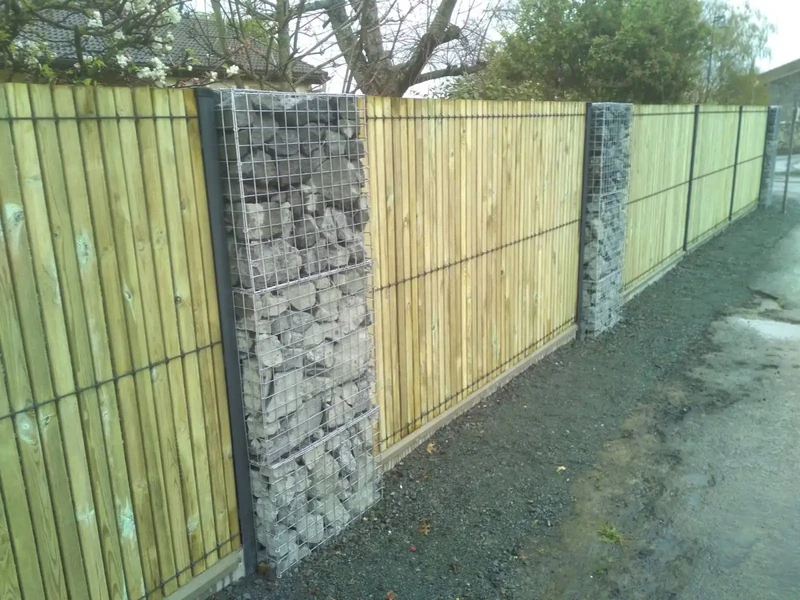 Clôture avec gabion occultant bois Pin