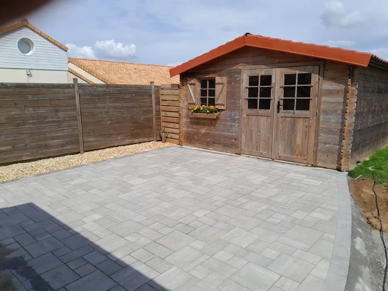 Terrasse pavés Kann calcaire coquillé 4 formats avec finition joints polymère